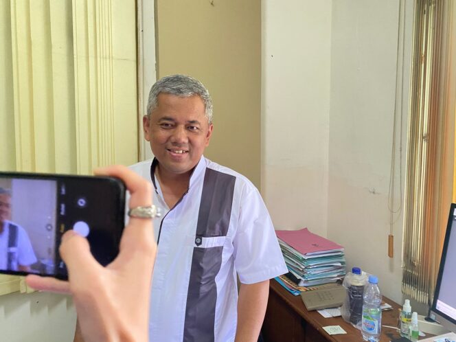 
 Caption: Kepala Bidang Ketenagalistrikan ESDM Provinsi Kaltim Mashur S.Wira Adi saat ditemui awak media, Jumat (21/7/2023)
