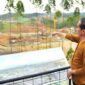 Caption: Presiden Jokowi di Menara Pandang, kawasan IKN, Kabupaten Penajam Paser Utara, Kalimantan Timur, Kamis (23/2/2023). (Humas Setkab/Agung)
