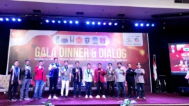 Teks Foto: Suasana Ketua Umum Cipayung Plus Kalimantan Timur melakukan foto bersama di Hotel Aston Samarinda.